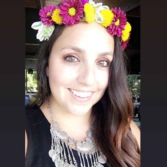 Meet your Posher, Laura - Picture 1 of 4